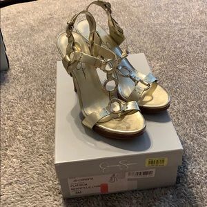 Jessica Simpson stilettos 👠